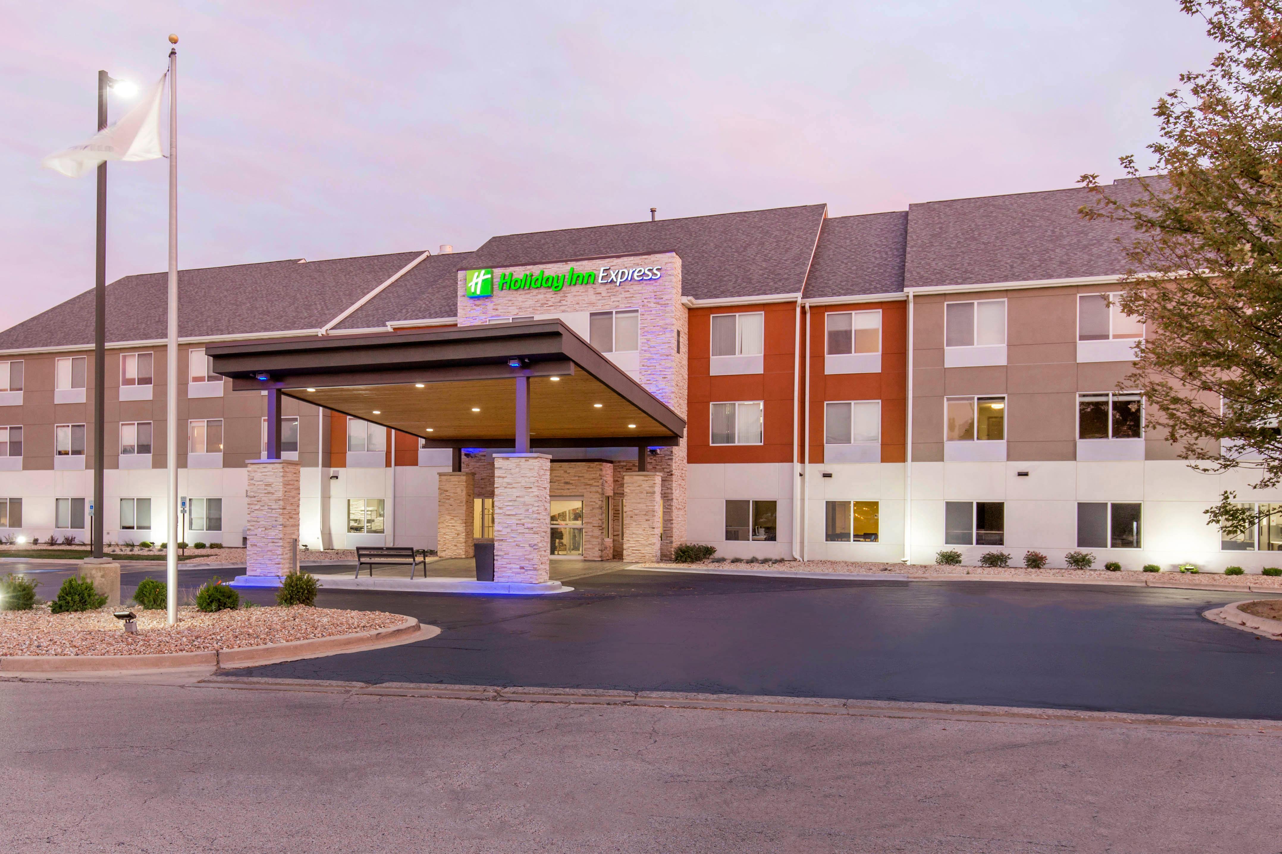 Holiday Inn Express And Suites Chicago West - St Charles By Ihg Saint Charles Exterior foto