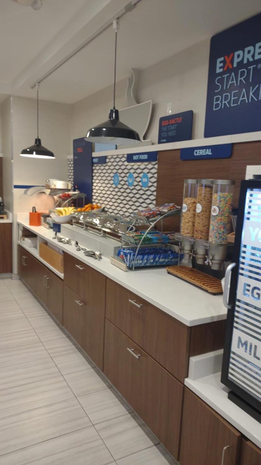 Holiday Inn Express And Suites Chicago West - St Charles By Ihg Saint Charles Exterior foto