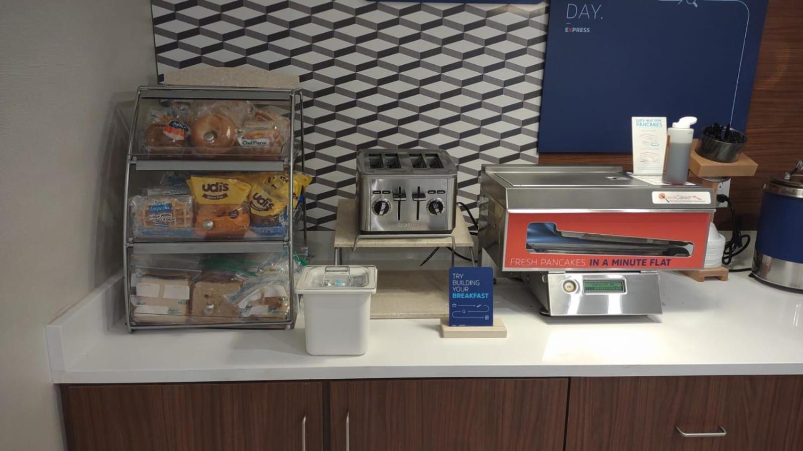 Holiday Inn Express And Suites Chicago West - St Charles By Ihg Saint Charles Exterior foto